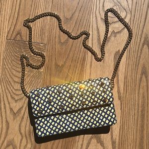 Banana republic wallet on chain